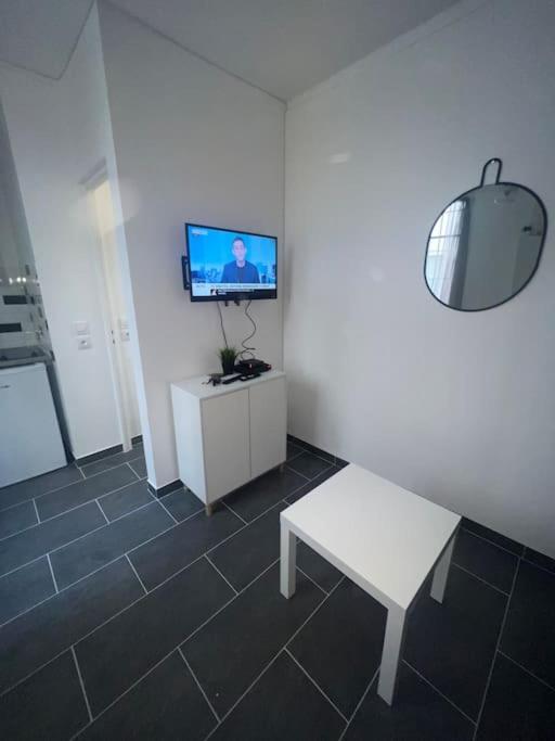 Studio Cosy Refait A Neuf Levallois Bagian luar foto